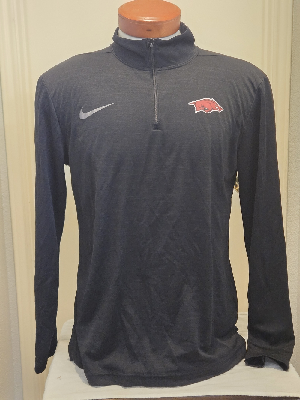 Nike, Razorbacks,Men's Black Long-Sleeve Quarter-Zip Pullover, M